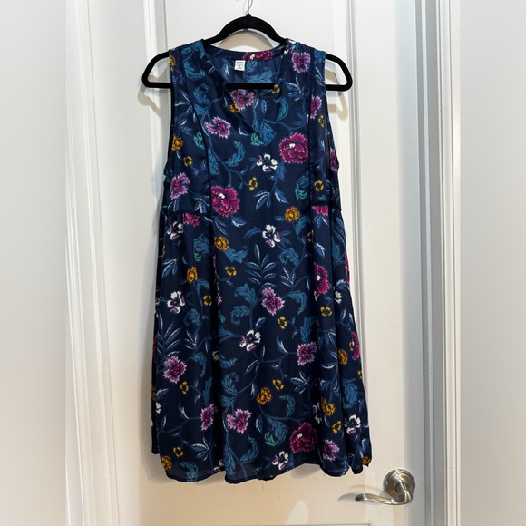 Old Navy Dresses & Skirts - Old Navy Blue Floral Sleeveless Dress Medium Split VNeck  Lined 100% Polyester